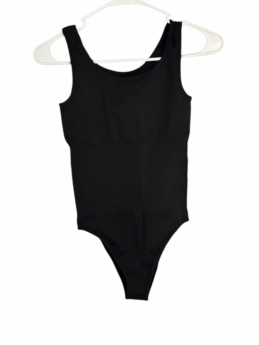OQQ Woman’s Black Bodysuit Ribbed Sleeveless Scoop Neck One Piece Size Small